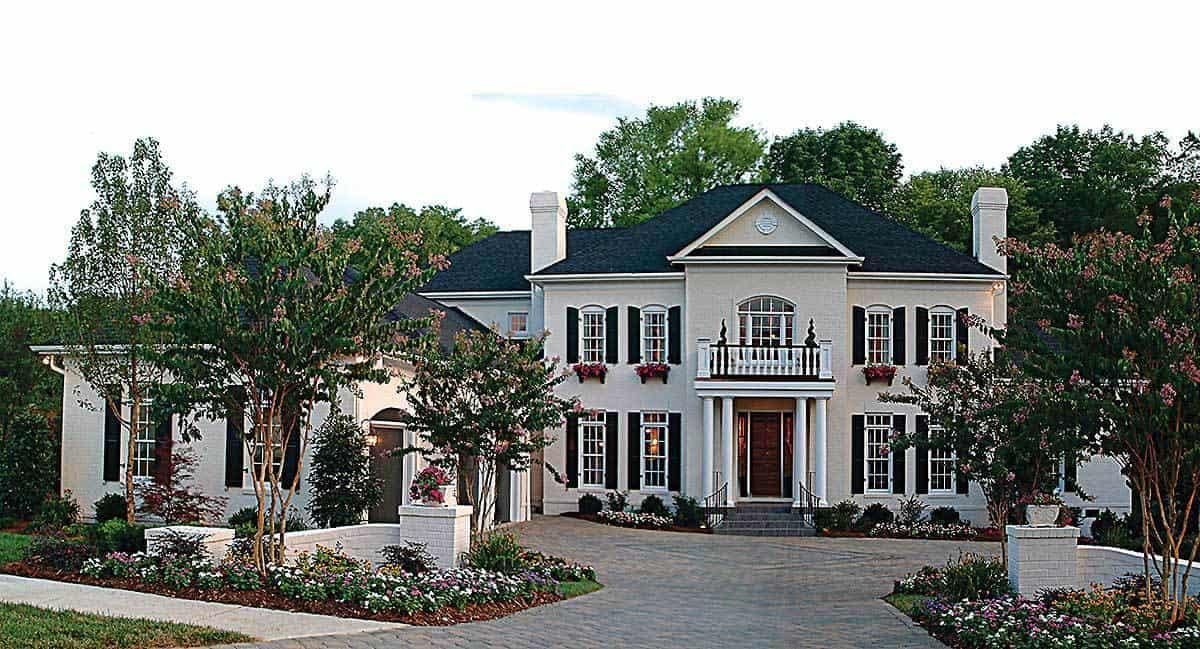Classic Colonial Facade with Symmetrical Elegance