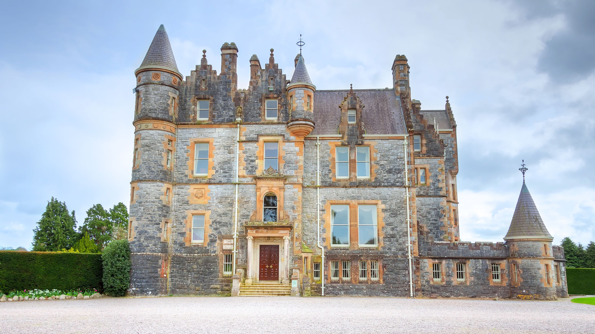 15 of the Grandest Mansions and Castles Ever Built in Ireland
