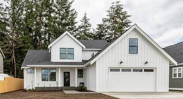 Explore the Gabled Rooflines of This Modern Farmhouse Exterior