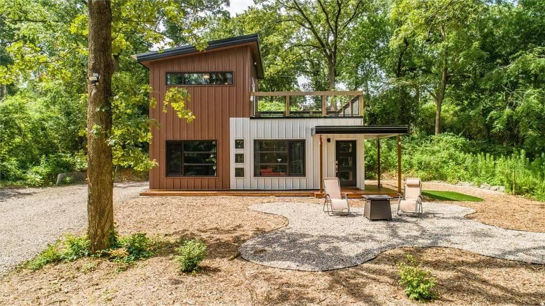 Explore This Modern Tiny Home with a Spacious Rooftop Deck