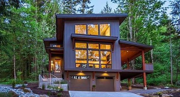 Check Out the Dramatic Floor-to-Ceiling Windows in This Forest Retreat