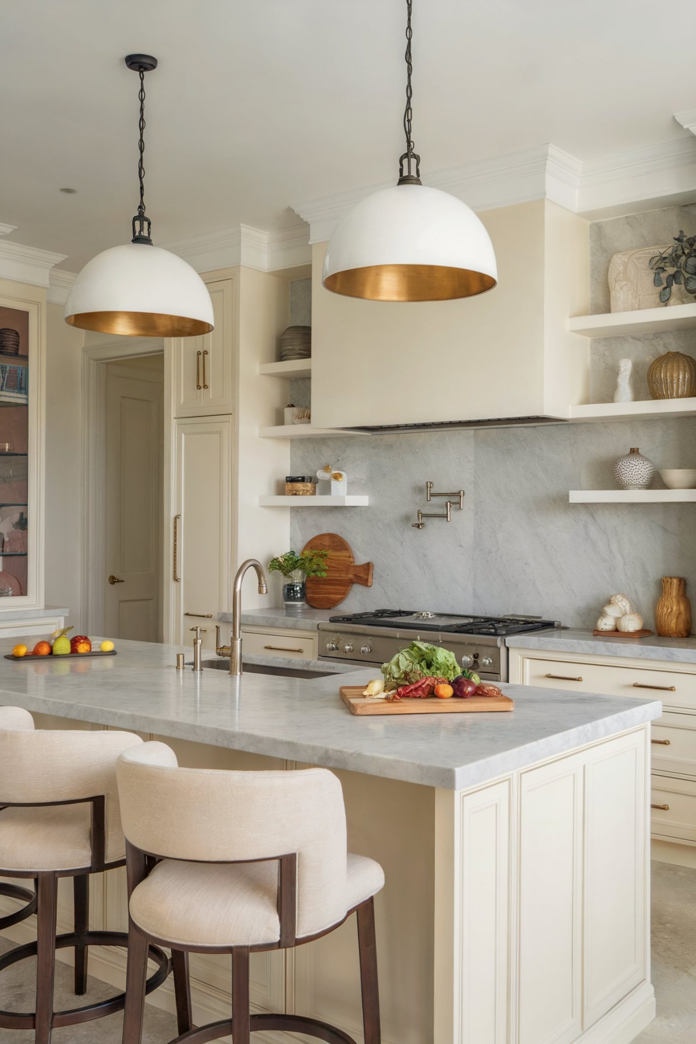 Soft & Sophisticated: 13 Cream Kitchen Cabinets to Transform Your Space