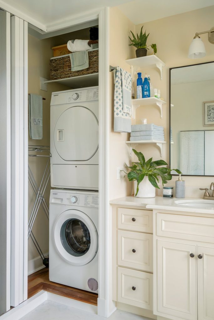 Think Outside the Basket: 14 Awesome Decor Ideas for Small Laundry ...