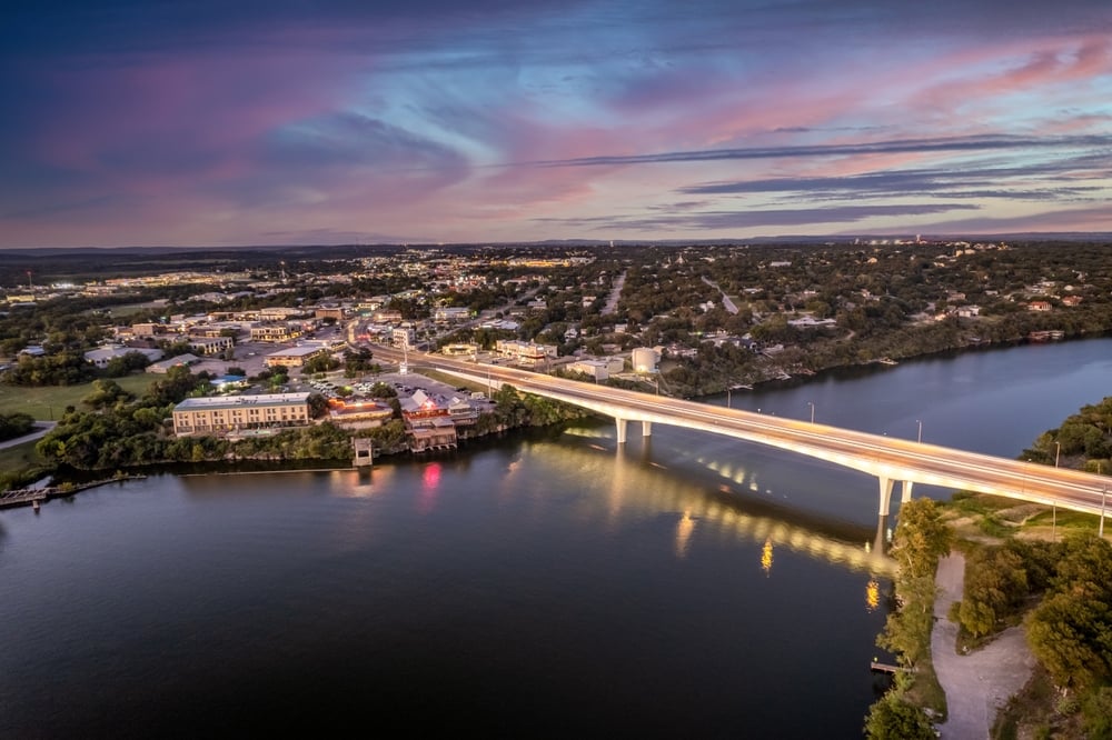15 Small Towns Perfect for Kayaking and Canoeing Enthusiasts