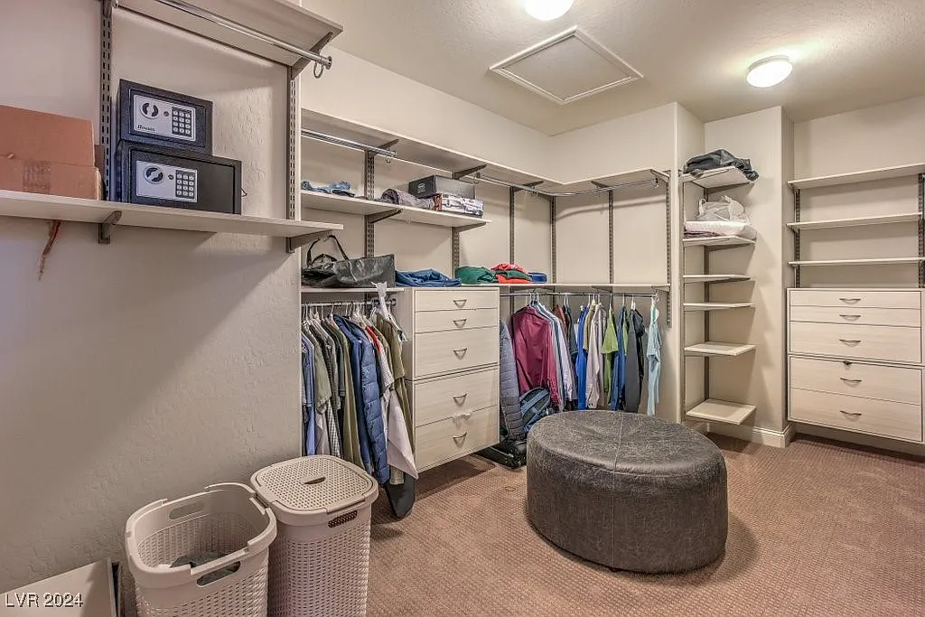 Walk-in Closet