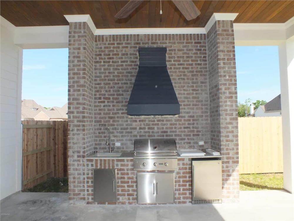 Outdoor Kitchen