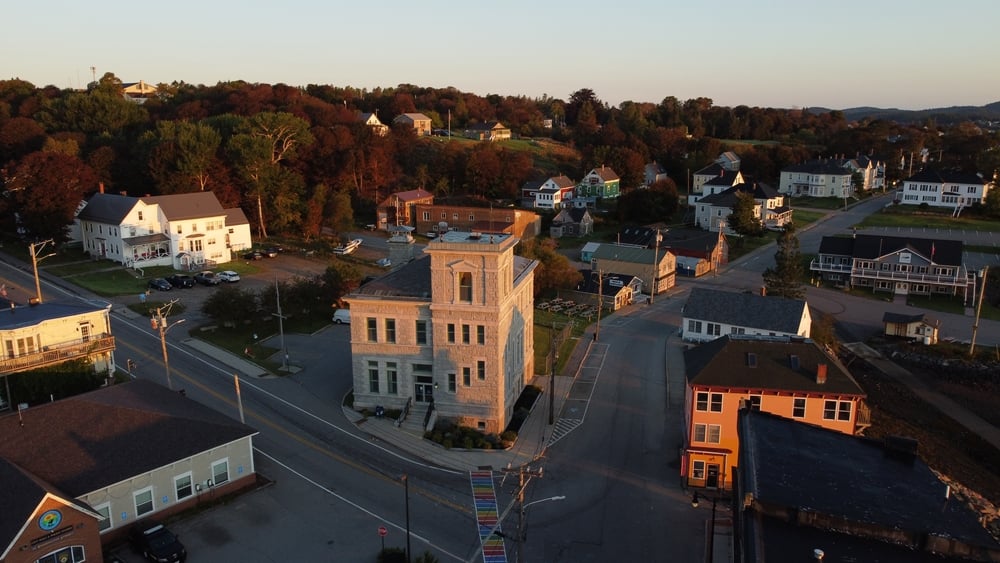 10 Secluded Towns Nestled Near the Canadian Border
