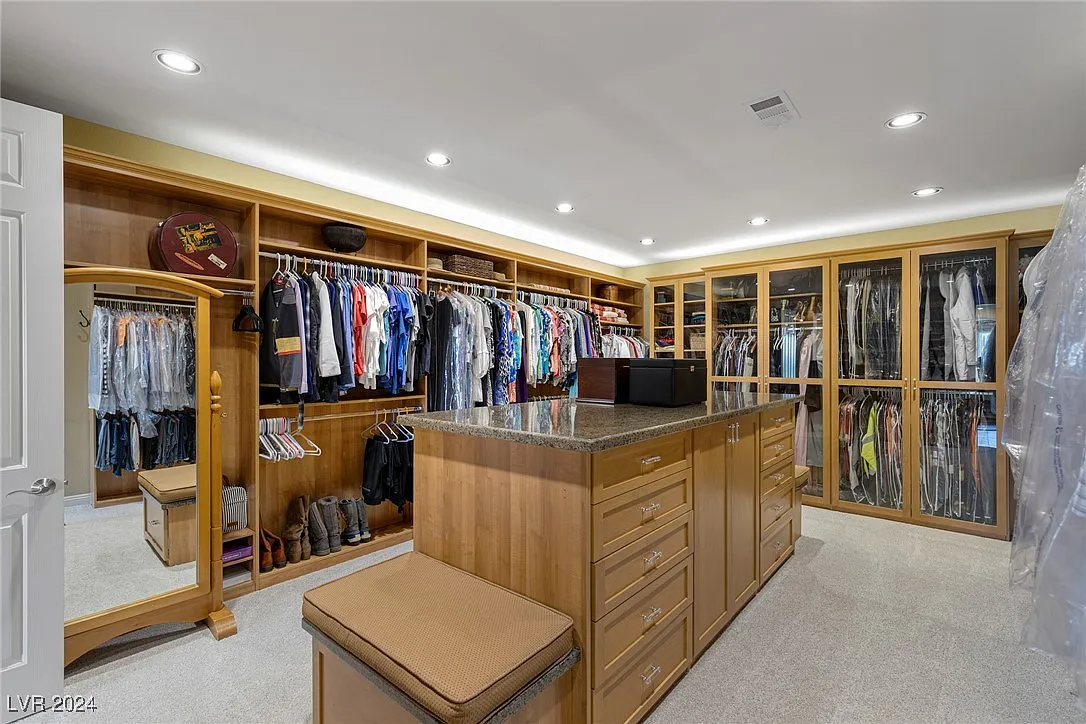 Walk-in Closet
