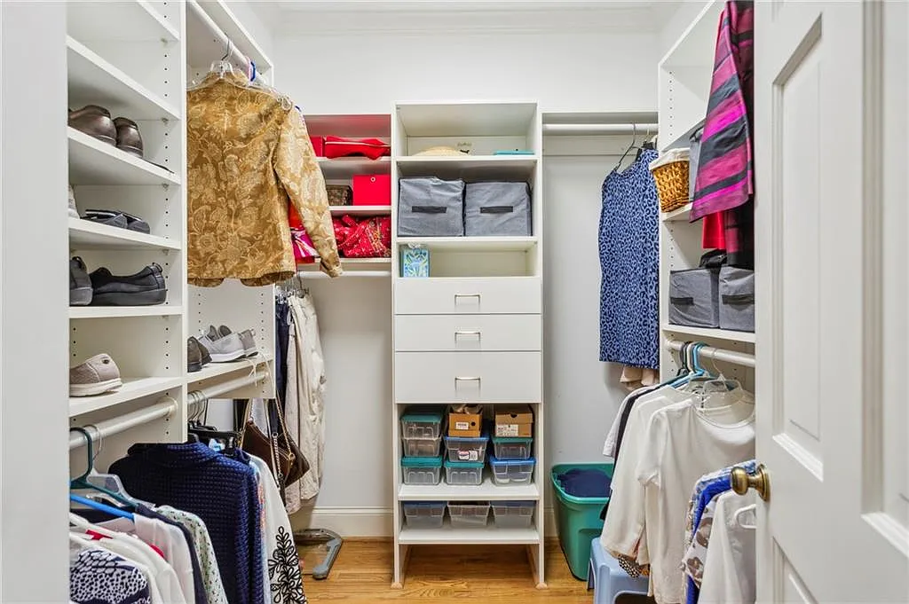 Walk-in Closet