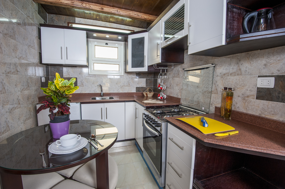 24 Mistakes That Make Your Kitchen Look Cluttered and Chaotic – Home ...