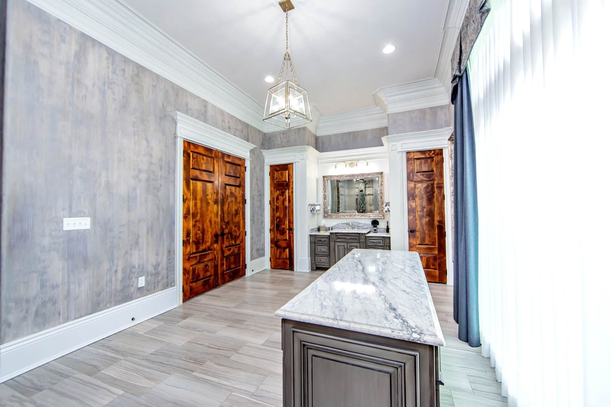 Walk-In Closet Area