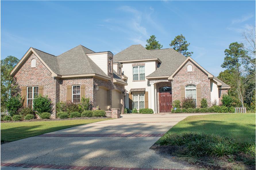 Classic Brick Facade with Symmetrical Appeal