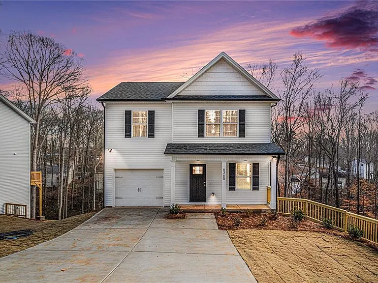 Traditional 3-Bedroom Cape Cod Home with Balcony and Unfinished Basement