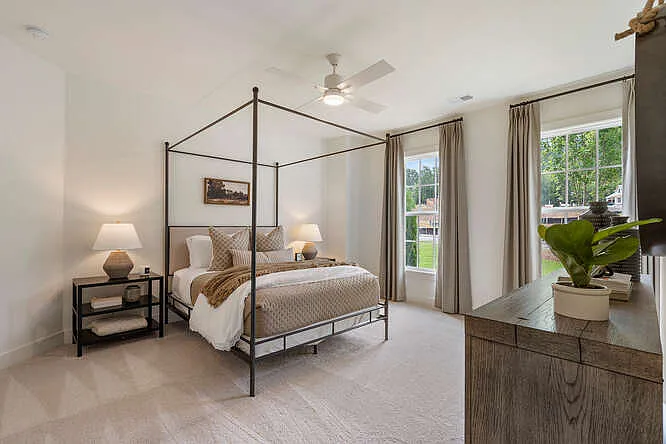 Haus im Ranch-Stil mit 3 Schlafzimmern, Bonuszimmer und Veranda vorne und hinten