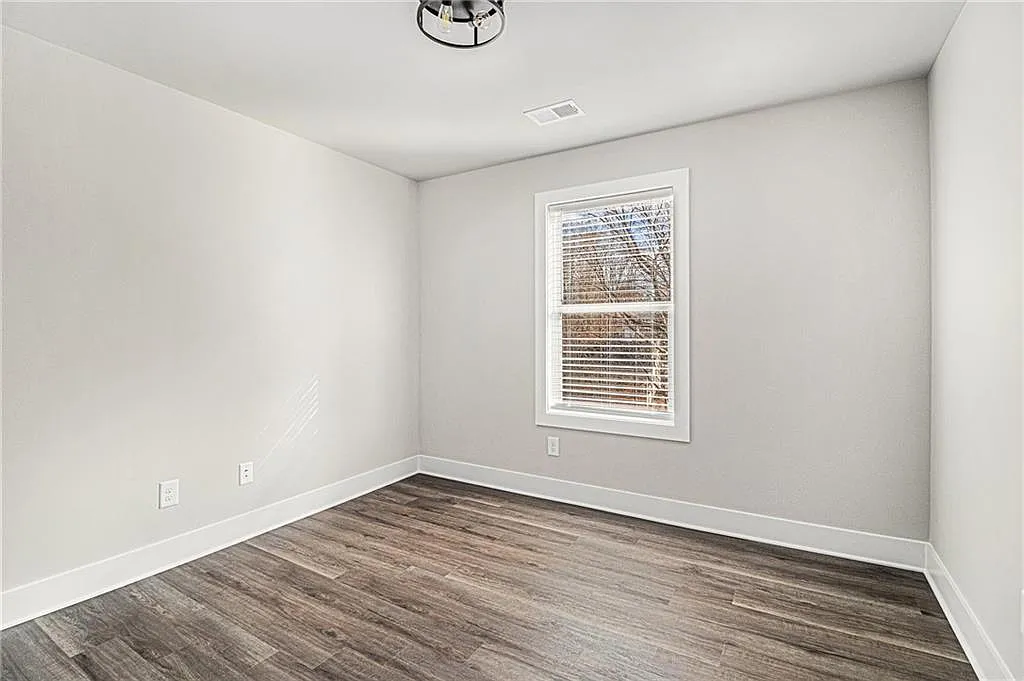 Traditional 3-Bedroom Cape Cod Home with Balcony and Unfinished Basement