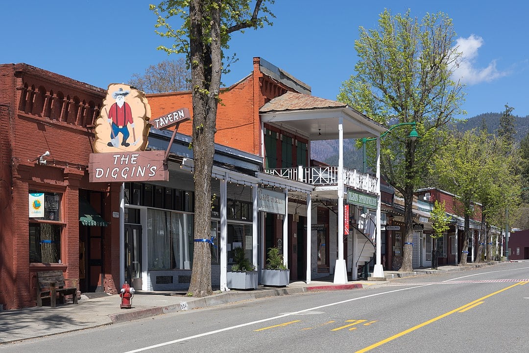 10 Secluded Towns in the Klamath Mountains Far Off the Beaten Trail