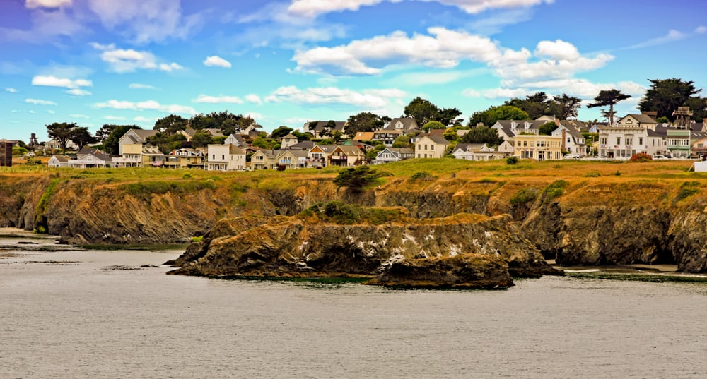 15 Scenic Small Towns Made Famous as Iconic Film and TV Locations