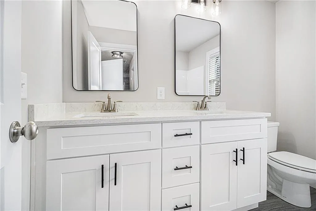 Traditional 3-Bedroom Cape Cod Home with Balcony and Unfinished Basement
