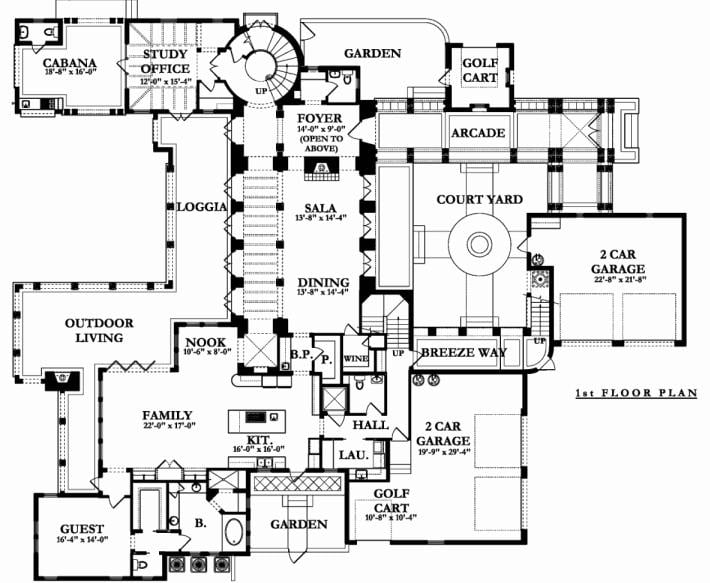Explore the Courtyard-Centric Design of This Expansive Home