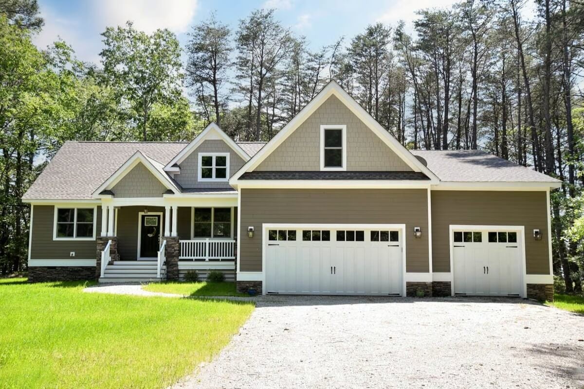 Traditional-Style 3-Bedroom Home with Dual Porches and Open-Concept Living (Floor Plan)