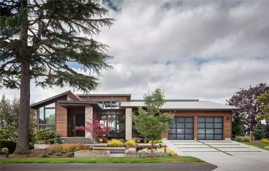 Mid-Century Modern Home with a Striking Stone Facade