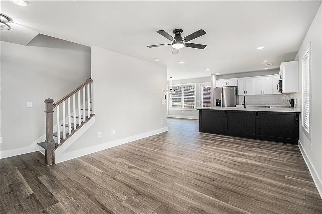 Traditional 3-Bedroom Cape Cod Home with Balcony and Unfinished Basement