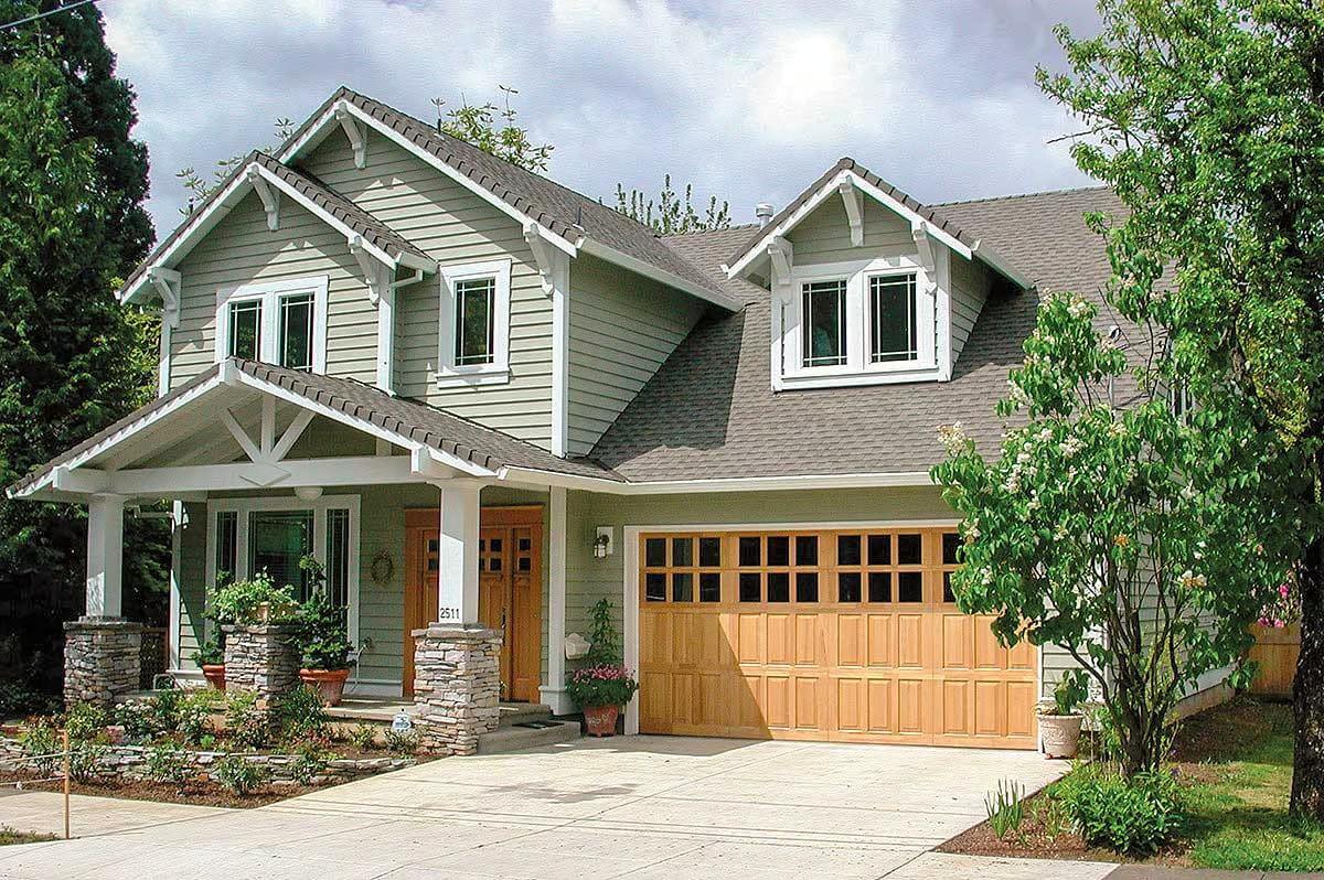 Craftsman-Style 3-Bedroom Home with Bonus Room and Covered Front Porch (Floor Plan)