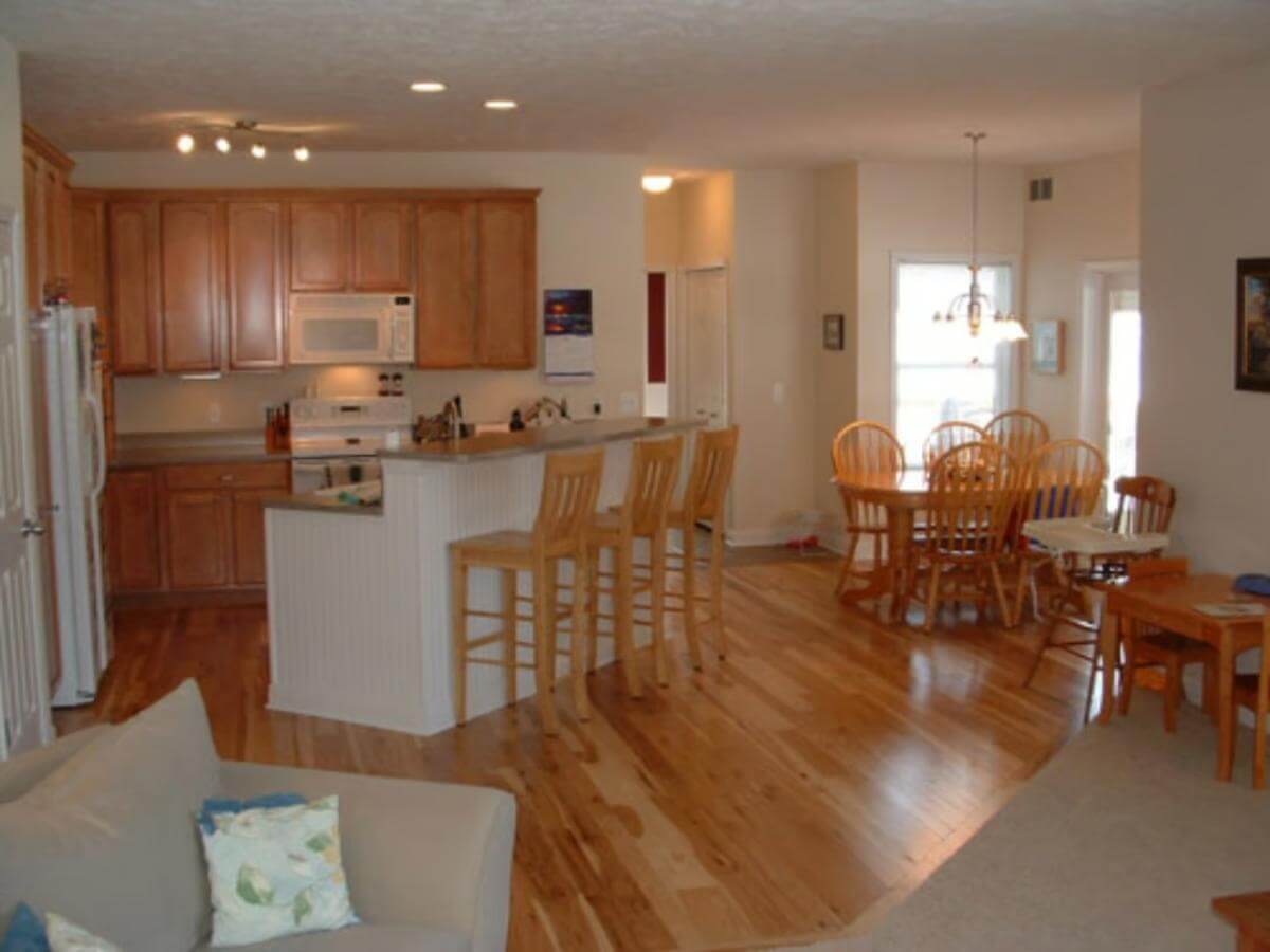 Eat-in Kitchen