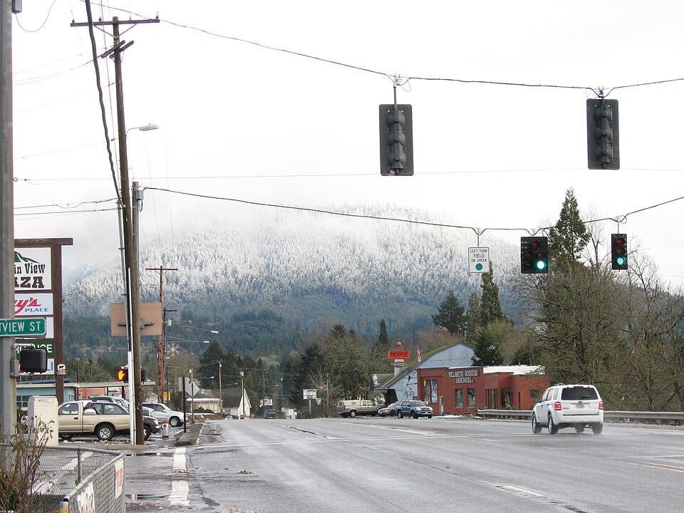 10 Secluded Towns in the Cascade Lakes Region Provide Perfect Access to Outdoor Adventures