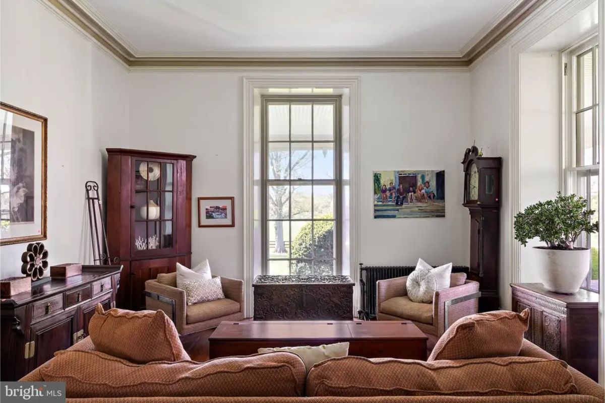 Room centered around a large window allowing natural light to brighten the space.