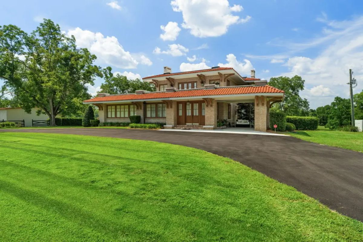 Priced at $1,900,000, this 6,500 sq. ft. historic estate, built in 1922, sits on 113 acres that were once part of the original Bass Family Plantation and the worldโs largest pecan nursery.