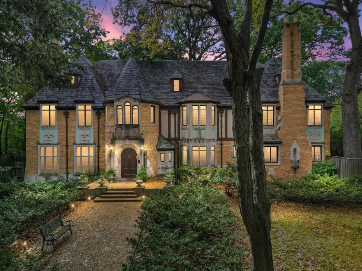 This 1928 Tudor estate, designed by József Galamb—famed engineer behind Ford's Model T—is a masterpiece of historic architecture and innovative design.