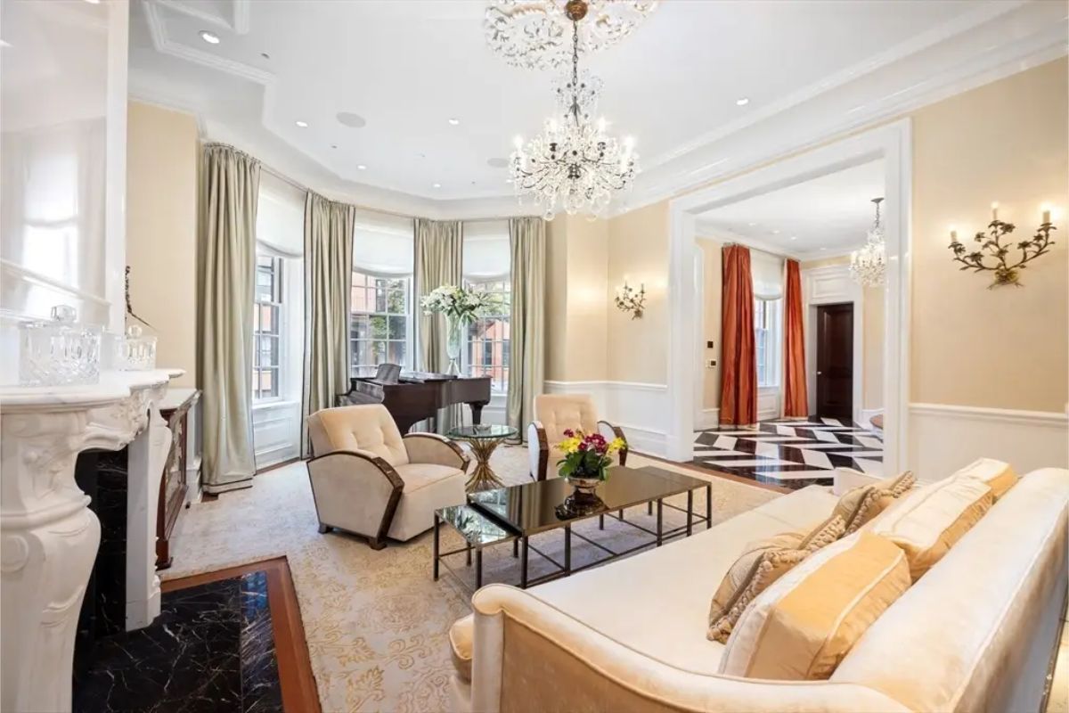 A bright and spacious layout with a large bay window, allowing ample natural light to flow in.