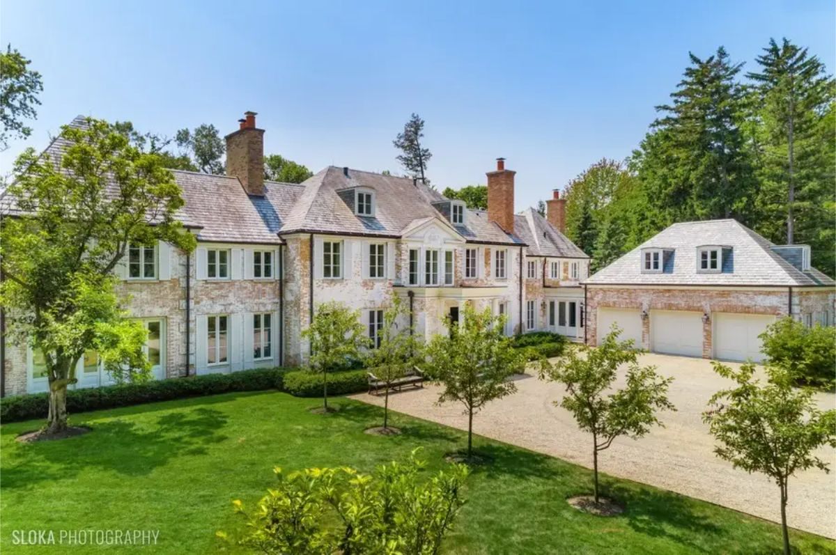 For $5,350,000 here’s what you get in Winnetka. This 11,234 sq. ft. French-inspired estate in Winnetka, built in 1936 and renovated by Eriksen Builders and Burns & Beyerl Architects, features 6 bedrooms, 9 bathrooms, and sits on 1.4 acres of botanical gardens.
