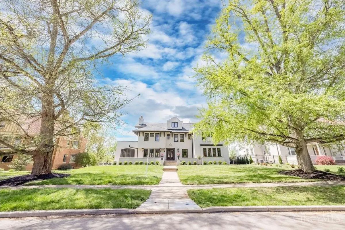 Priced at $1,375,000, this stunning 1911 home on Rose Hill Avenue in North Avondale has been beautifully restored, featuring 6 bedrooms, 5 bathrooms, and 4,983 square feet of meticulously designed living space (appraised at 6,821 square feet in 2024).