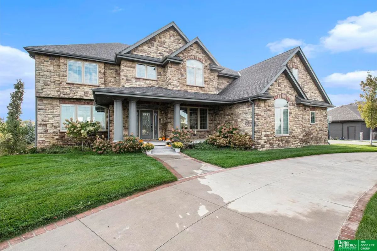 In Omaha, $1,088,000 will get you this property. This 7,099 sq. ft. luxury home, built in 2008, is situated on a 38,332 sq. ft. lot in The Hamptons, Elkhorn's premier luxury acreage community.