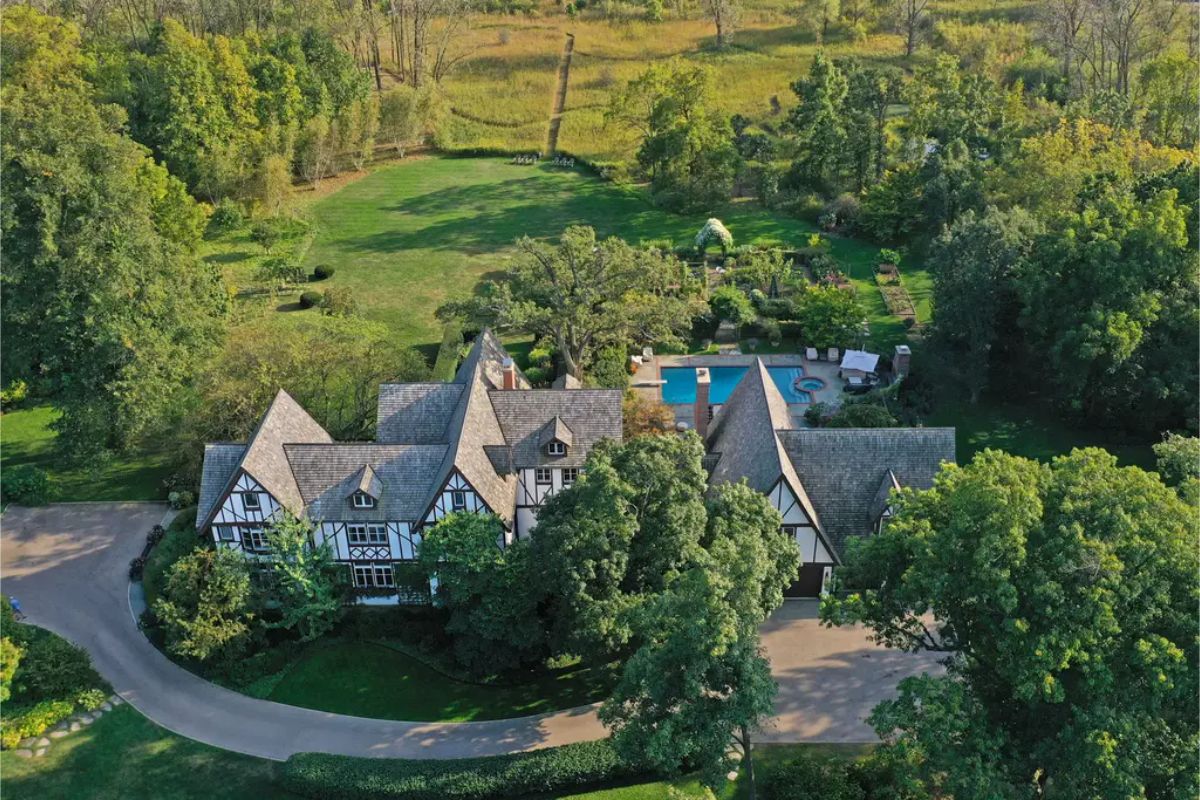 In Lake Forest, $5,200,000 will get you this property. This 5,576 sq. ft. Tudor-style estate, built in 1935, sits on nearly 10 acres and features 4 bedrooms, 7 bathrooms, and a fully fenced property bordering a restored prairie reserve.
