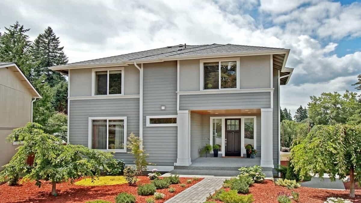 Classic Two-Story Home with Symmetrical Facade and Spacious Porch