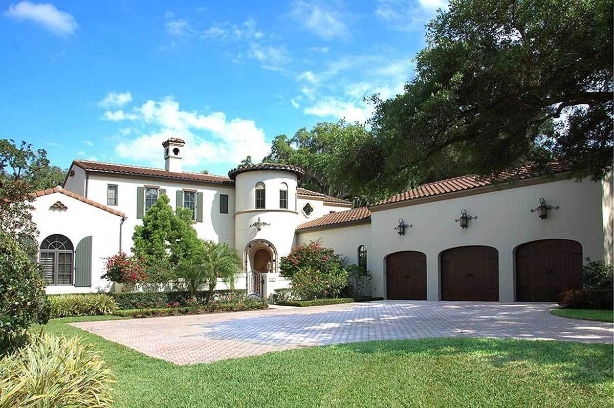 Mediterranean Villa with a Charming Circular Tower Entrance