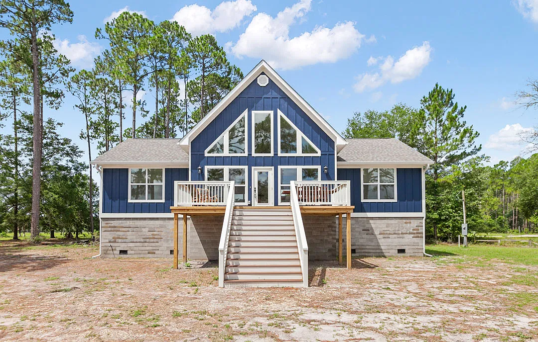 Traditional 3-Bedroom Home with Deck and Front Porch (1,667 Sq. Ft. Floor Plan)