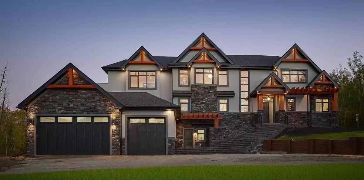 A Striking Facade with Timber Accents on a Traditional Gabled Home