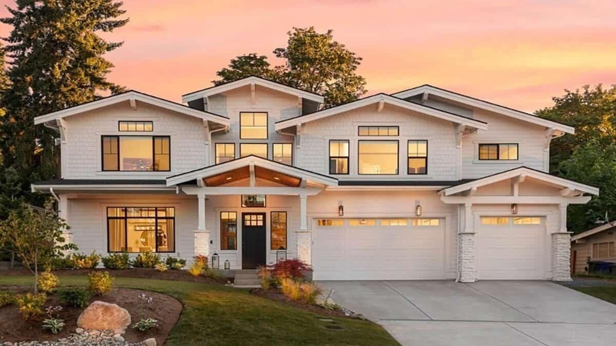 Modern Craftsman Home with Striking Windows and Spacious Garage