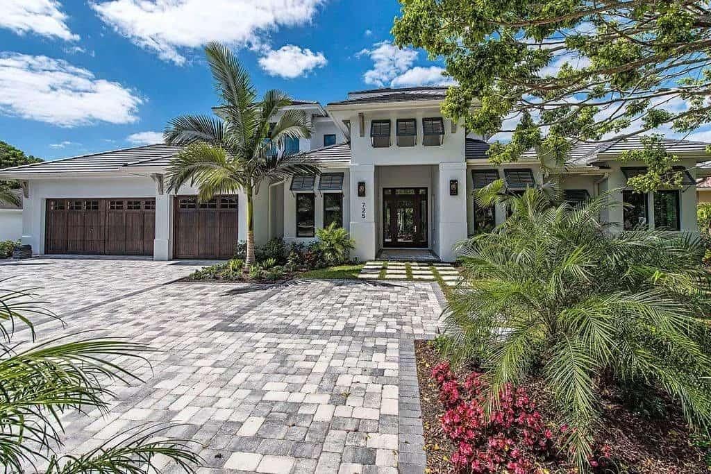 Check Out the Distinctive Wooden Garage Doors on This Modern Home