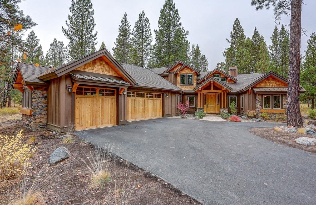 Rustic Mountain Retreat with Timber Accents and Stone Details