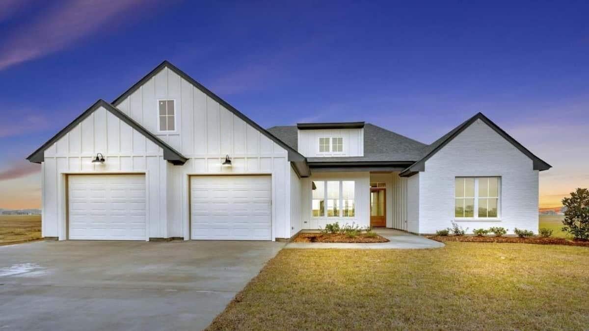 Look at the Clean Lines of This Modern Farmhouse Exterior