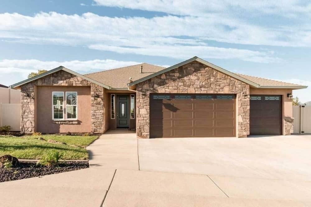 Stone Facade Highlights This Contemporary Ranch Home