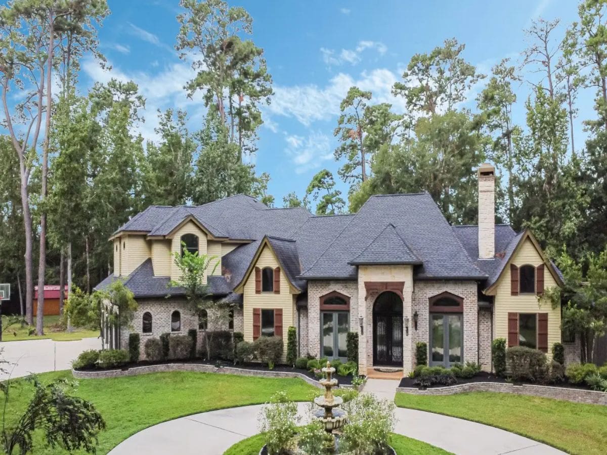This $1,799,999 estate offers 5 bedrooms, 5 bathrooms, and 5,612 sq. ft. of living space, featuring a custom kitchen with a Subzero refrigerator, copper farmerโs sinks, two dishwashers, and brand-new stainless-steel ovens.