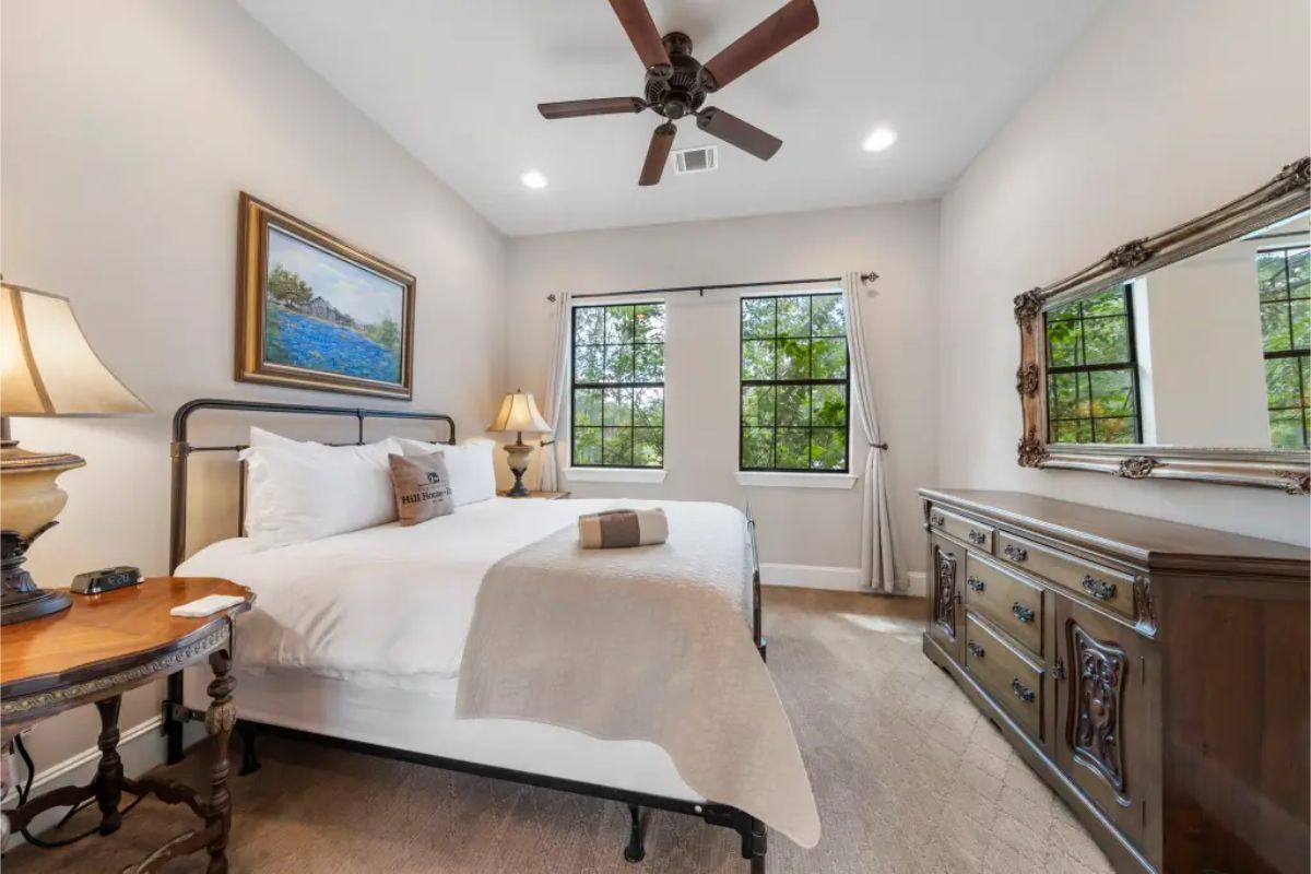 Neutral walls, black-framed windows, and a ceiling fan.