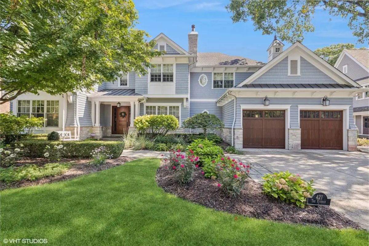 All this for $2,999,900, in La Grange. This 7,775 sq/ft custom-built estate, crafted in 2006, offers 6 bedrooms, 8 bathrooms, and luxurious living in the prestigious Gold Coast neighborhood of La Grange.