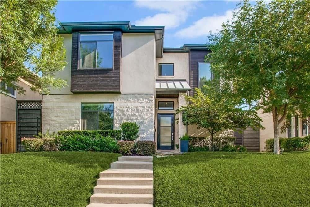 Modern Two-Story Home with Striking Facade and 3-Car Garage